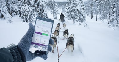 POP Mobil i en snöig skog 